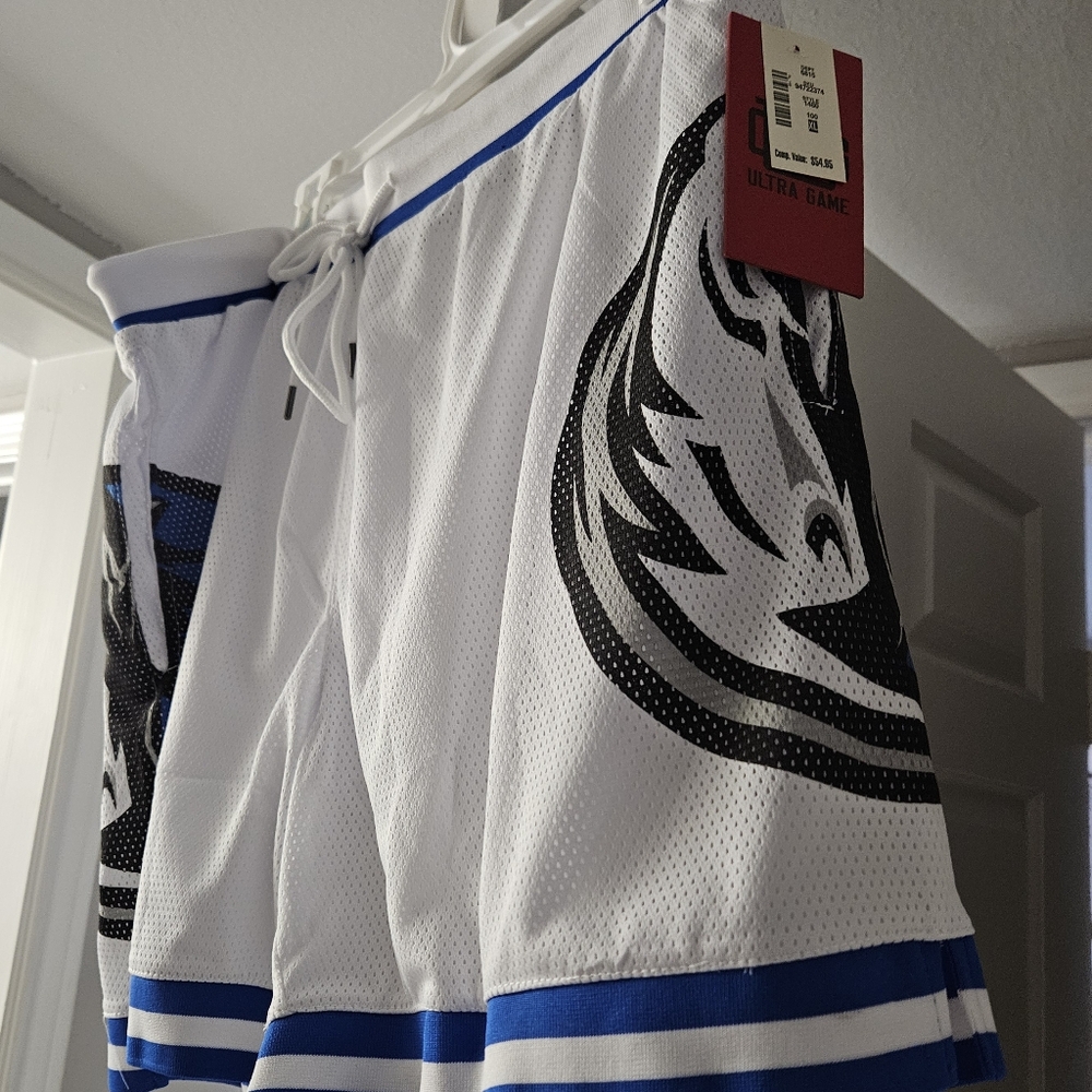 NWT Dallas Mavericks Logo Shorts Blue White XL
